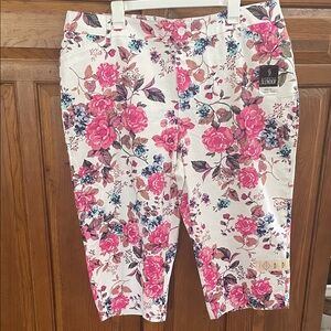 St. John’s Bay  White Capri Pants with Pink & Blue Floral Print Sz. 20 W NEW